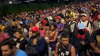 Nueva caravana de migrantes, con presencia de cubanos, partió hacia la frontera de EE.UU.