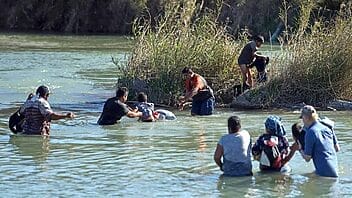 ¿Cuánto cuesta cruzar la frontera de Estados Unidos con México?
