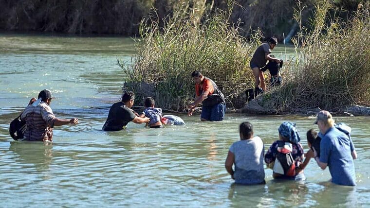 ¿Cuánto cuesta cruzar la frontera de Estados Unidos con México?