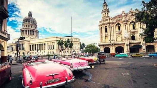 ¡A la caza de turistas! Cuba ahora quiere visitantes de Cambodia