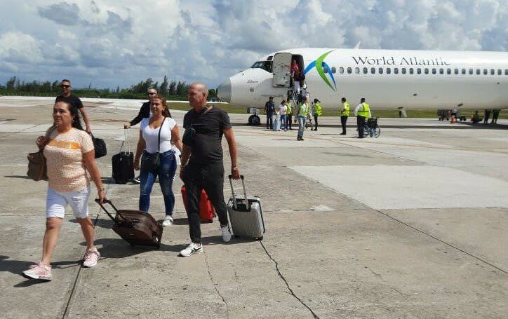 Así funciona la rifa de pasajes gratuitos a Cuba desde Miami