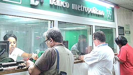 Prensa oficial considera que la compra de dólares a 120 es “un cambio satisfactorio”