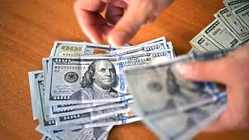 El dólar se acerca a los 150 pesos y cada vez es más bajo el poder de compra del salario en Cuba