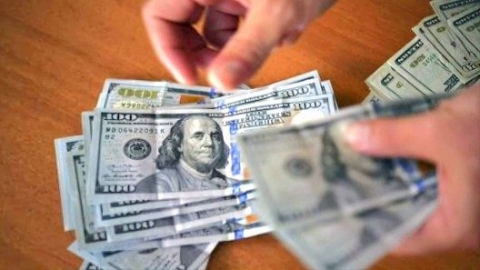 El dólar se acerca a los 150 pesos y cada vez es más bajo el poder de compra del salario en Cuba
