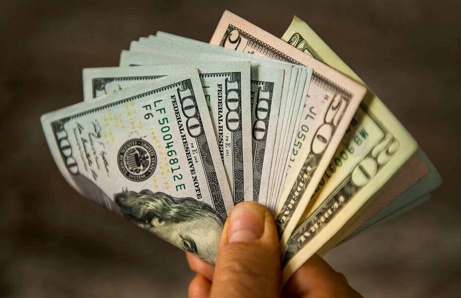 Ayudas económicas en Florida: cheques y compras libres de impuesto