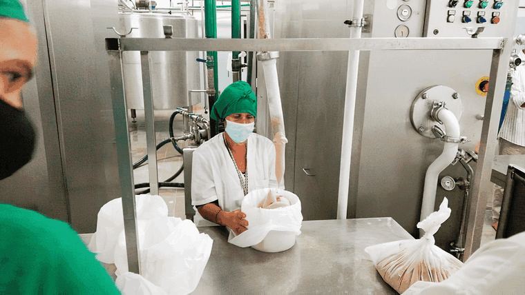 Reactivan planta productora de helado en Cuba tras un mes paralizada