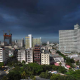La Habana cubierta con nubes de humo negro luego de la expansión del incendio en Matanzas
