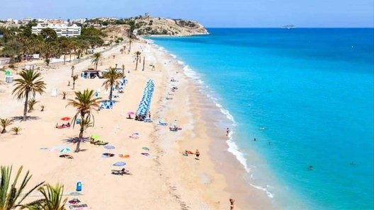 Cuba lejos de la meta de los 2.5 millones de turistas en 2022 mientras continúa la construcción de hoteles