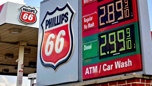 Precio de la gasolina en Estados Unidos podría bajar a menos de 3 dólares el galón