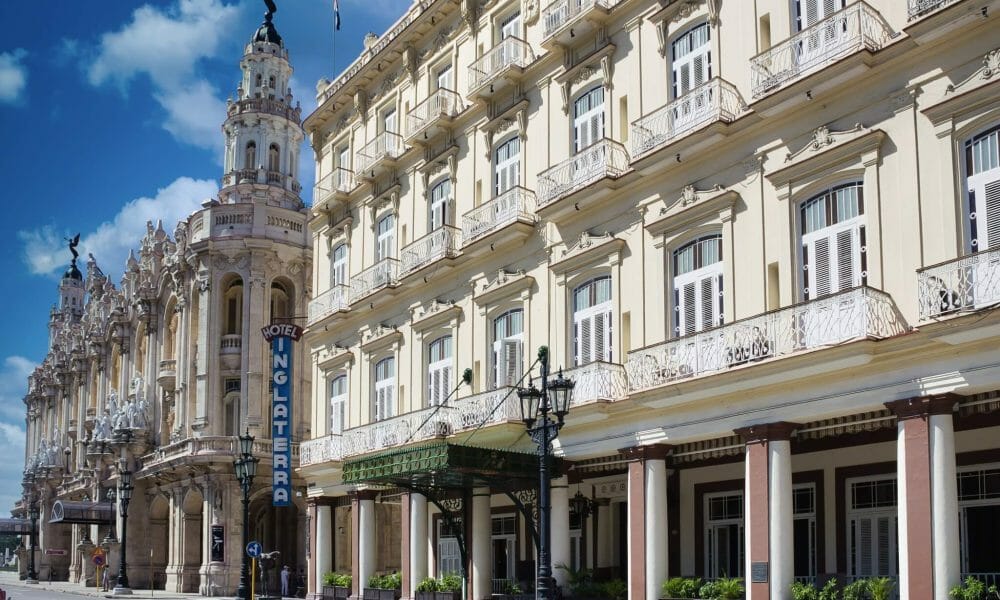 Hotelera canadiense Blue Diamond Resorts extiende operaciones en Cuba