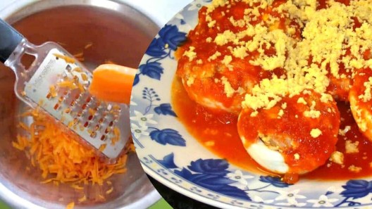 Ensalada de arroz y piña, y huevos ahogados en salsa de hierbas