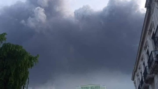 Incendio en Matanzas: evacúan personas por afectaciones y el humo ya llega a la capital cubana