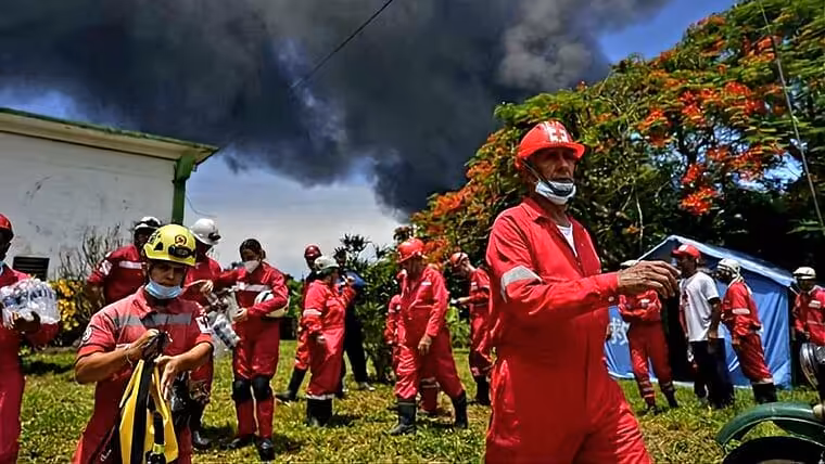 Buscarán desaparecidos cuando se logre apagar el incendio en Matanzas