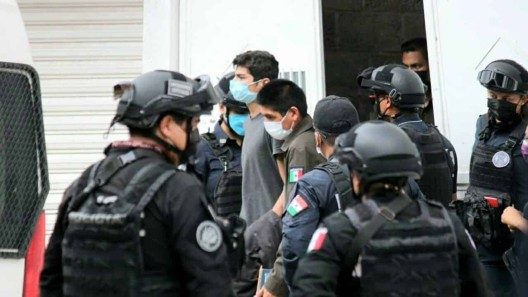 Rescatan migrantes en México detenidos por presuntos extorsionadores