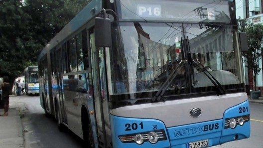 Suspenden transporte público en La Habana ante huracán Ian. Cancela operaciones Aeropuerto José Martí