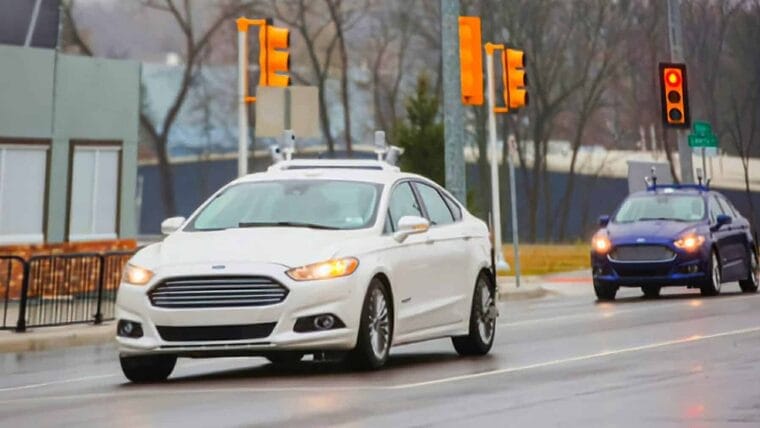 La mayoría de los estadounidenses se sentiría menos seguro al conducir carros autónomos