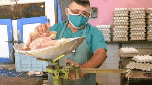 ¿Pollo por la bodega en Cuba? Esperan por un barco con productos