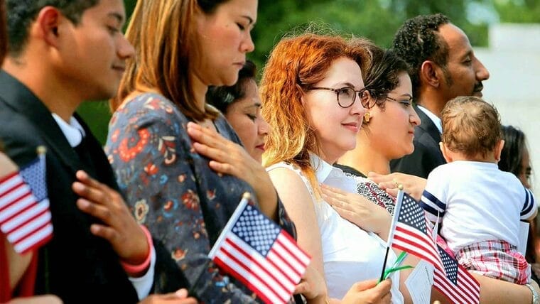 Unos 20 mil migrantes obtendrán la ciudadanía americana en menos de una semana