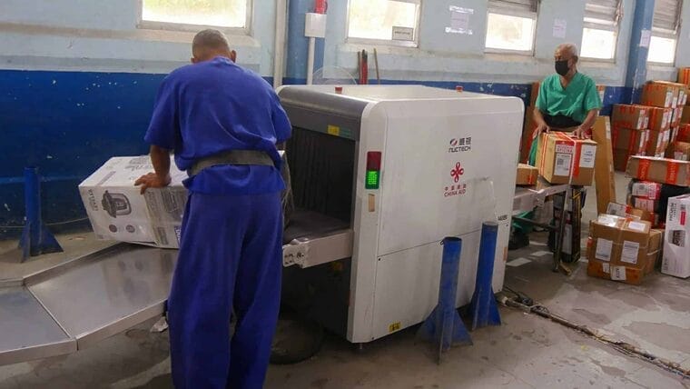 Otra visita del gobierno a Correos de Cuba: anuncian nueva planta automatizada