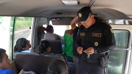 Niegan a migrantes cubanos entrada a Guatemala