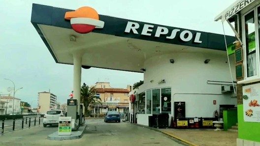 Precios de la gasolina en Florida en picada, pero evita estas ciudades para llenar el tanque