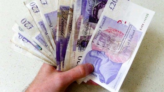 ¿Por qué los bancos cubanos no aceptan estos billetes de libras esterlinas?