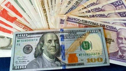 El precio del dólar en Cuba sube hasta los $150 pesos en mercado informal, como en los años 90