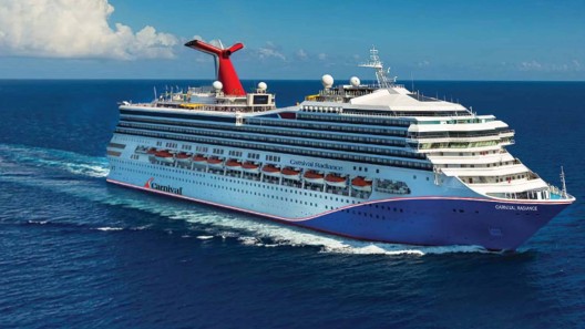 Crucero ayuda a balseros cubanos en su travesía hacia Estados Unidos