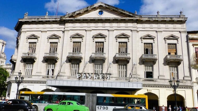 Destruyen icónico cine Payret de La Habana para construir otro hotel