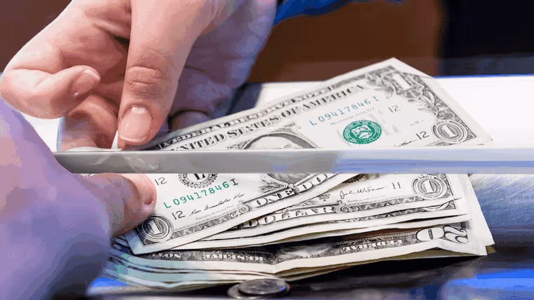 Comprar dólares en Cuba: así son las colas de Ticket