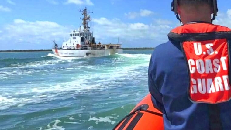 Autoridades de Estados Unidos advierten a balseros cubanos ante peligros por huracán Fiona