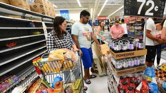 Refieren escasez en tiendas de Miami ante amenaza de la tormenta Ian ¿También en Cuba?