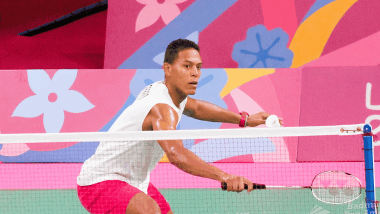 Atleta Osleni Guerrero y otros dos deportistas cubanos abandonan evento y se van a Estados Unidos