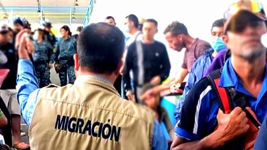 Expulsan de Guatemala a migrantes cubanos