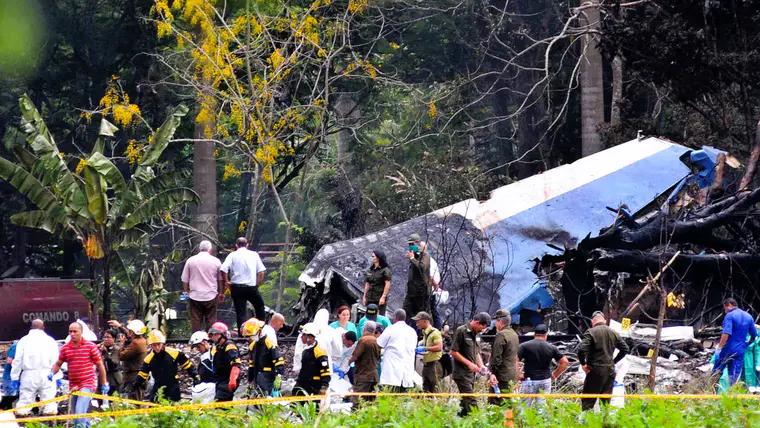 España descarta investigación sobre accidente de avión en Cuba