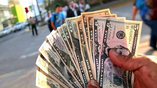 Así está el cambio del dólar, euro y MLC en Cuba hoy