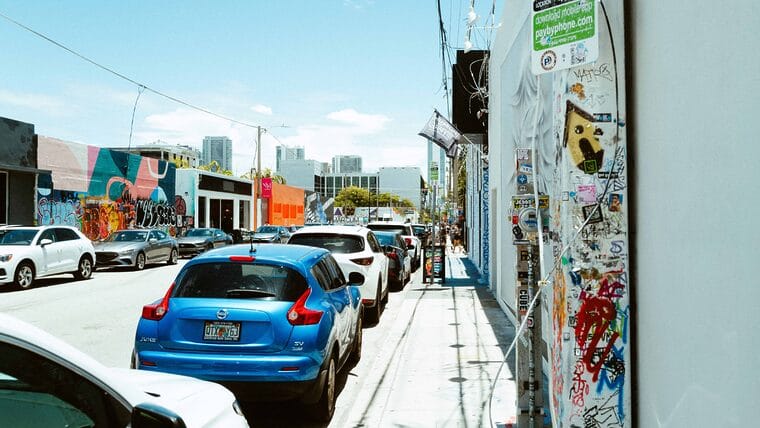 Alertas residentes en Miami Beach: aumentan patrullaje por extraña vandalización de coches