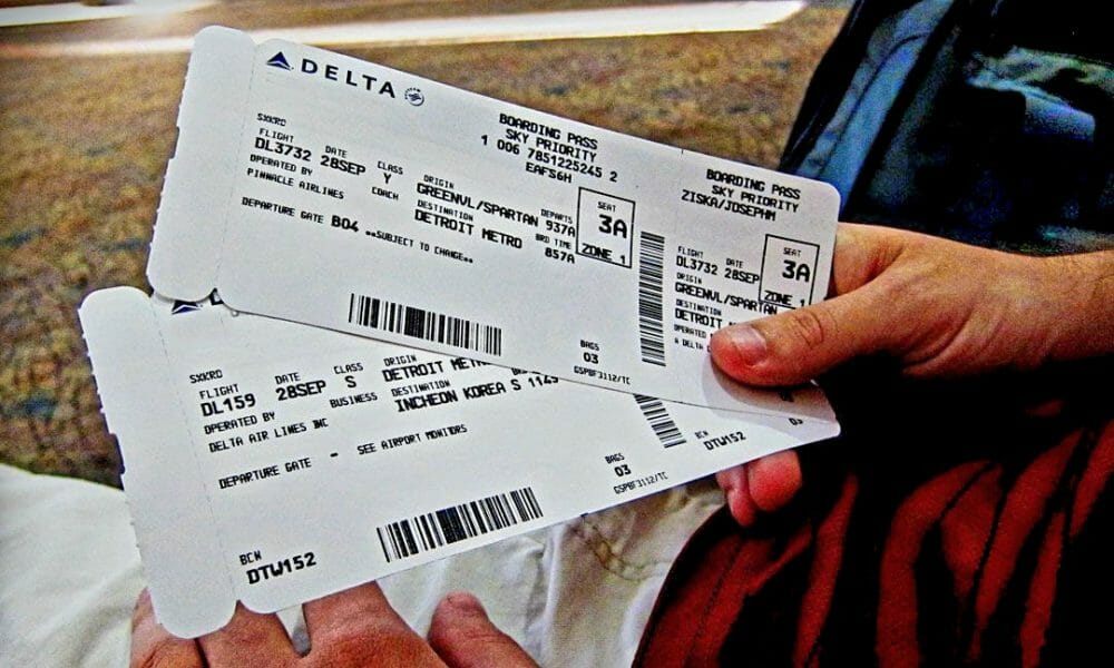 They scam Cubans by selling fake plane tickets