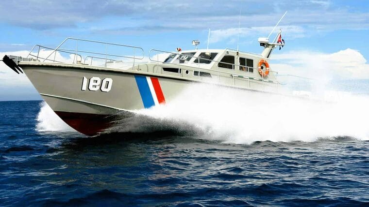 Cinco fallecidos tras colisión de una lancha procedente de Estados Unidos con una nave guardafronteras
