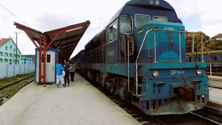 Inicia operaciones un tren de pasajeros entre Artemisa y La Habana (+ Precios)