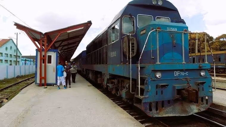 Inicia operaciones un tren de pasajeros entre Artemisa y La Habana (+ Precios)