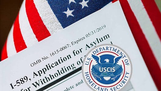 Nueva regla permite pedir asilo en Estados Unidos vía Internet
