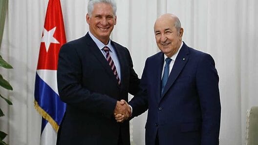 Argelia dona a Cuba una central eléctrica fotovoltaica para “combatir” los apagones