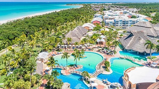 Abren cuatro hoteles de Blue Diamond en Cuba