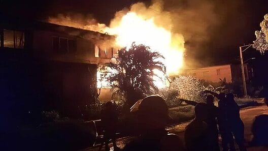 Incendio de grandes proporciones en Holguín: colapsa edificio de 8 apartamentos (+Fotos)