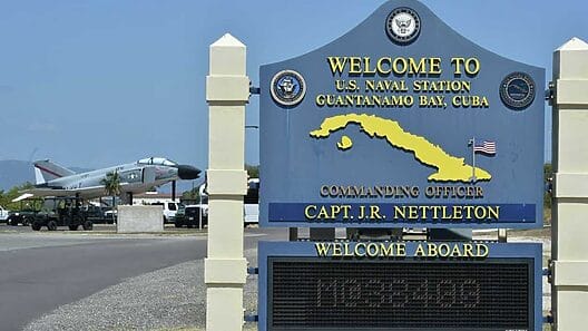 Balseros cubanos son enviados a Base Naval de Guantánamo: esperan refugio de tercer país