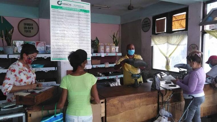 Venta de sal a granel en Cuba por falta de envases
