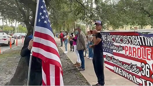 Cubanos reclaman en Florida suspensión de las deportaciones hacia la isla