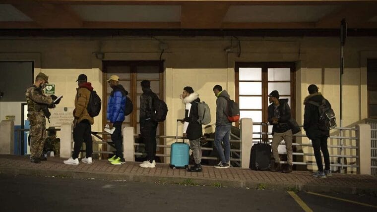 Te puede pasar en la frontera de EE.UU: gobierno de Texas envía a cubanos a Filadelfia