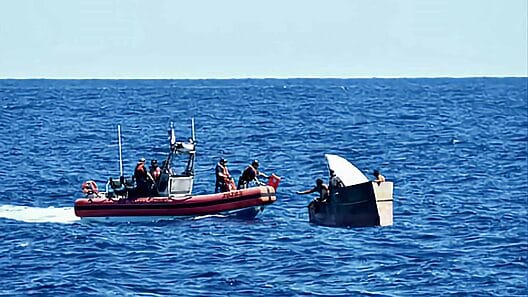 Guardacosta de EE.UU devuelve a 27 balseros cubanos interceptados